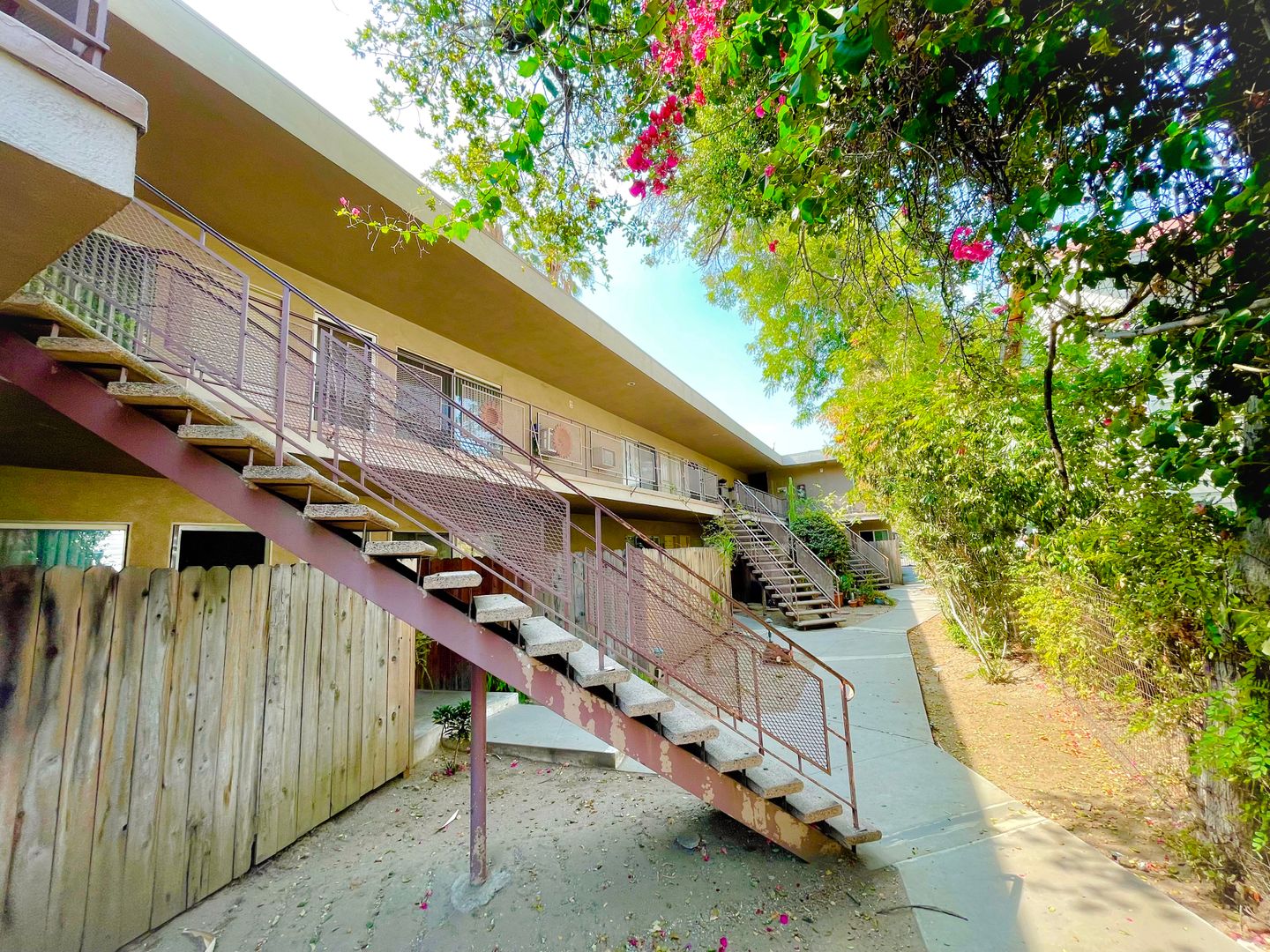 Pasadena Apartment: 405 N Marengo Ave.