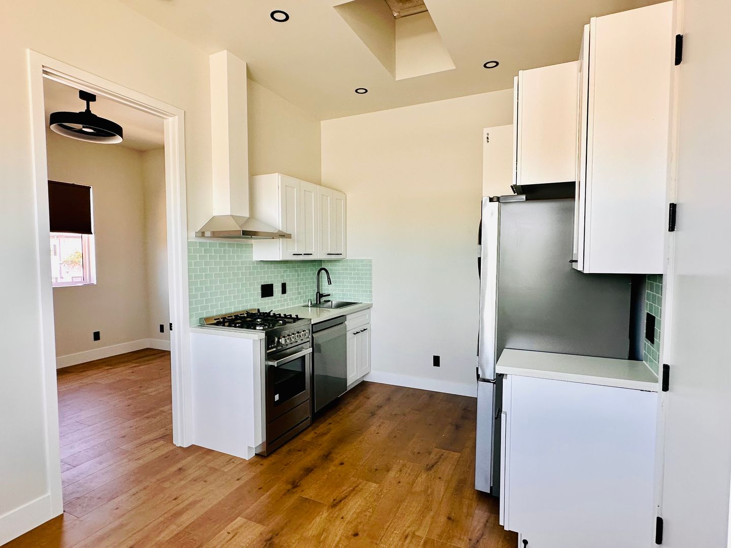 El Segundo Apartment: 719 Indiana Court