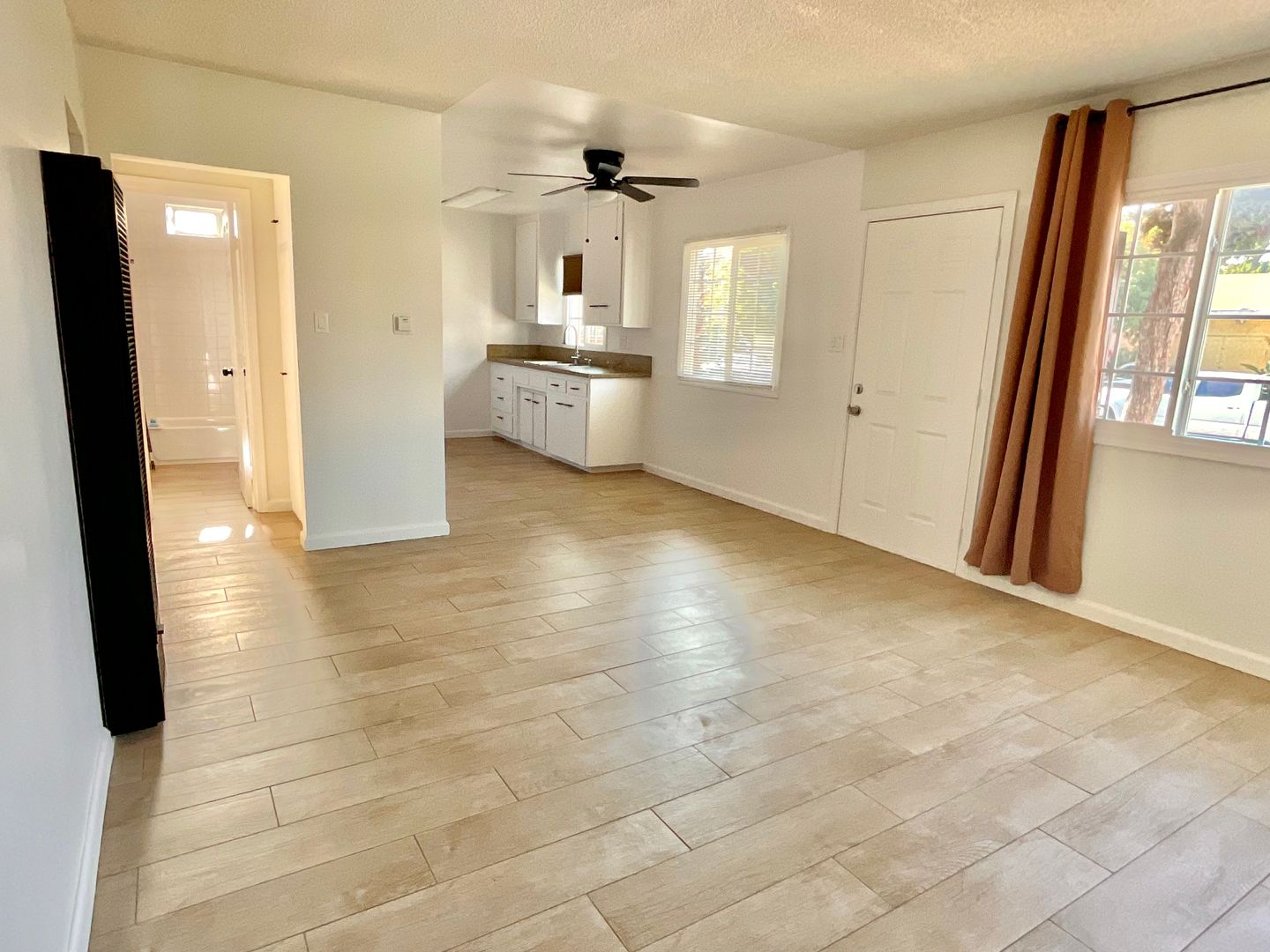 Hawthorne Apartment: 11982 Grevillea Ave.