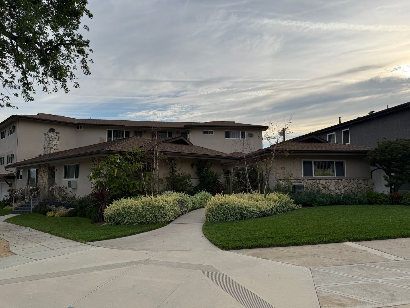 Burbank Apartment: 2601 North Glenoaks Boulevard