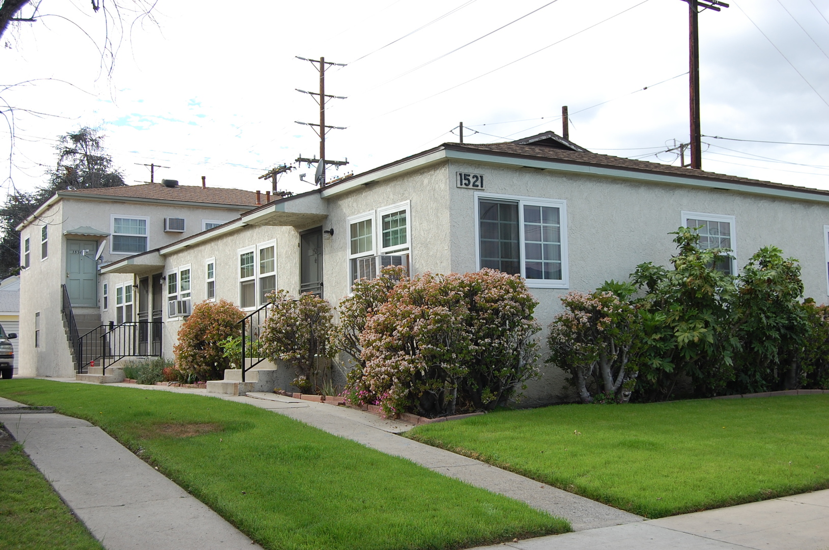 Burbank Apartment: 1521 N. Hollywood Way