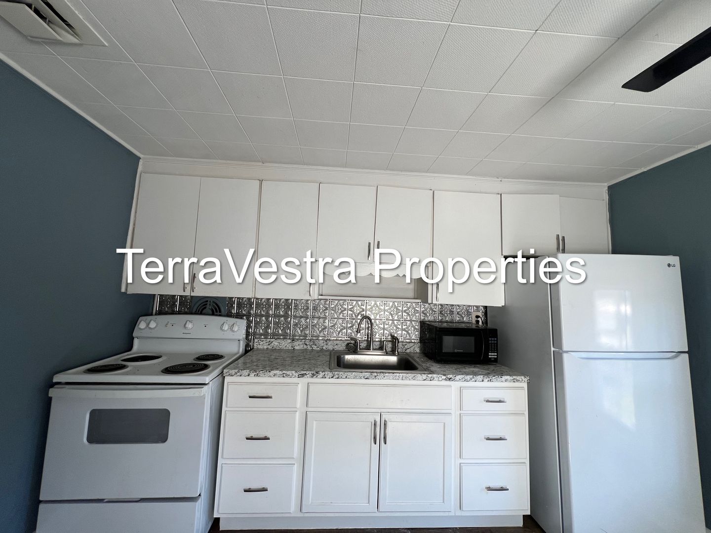 Millville Apartment: 604 Sherman Ave