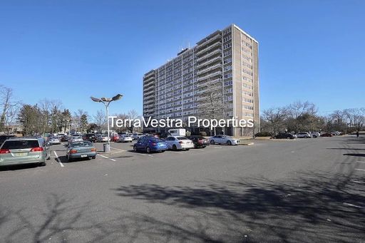 1 Bed in Barclay Towers! Eligible for $500 Security deposit.