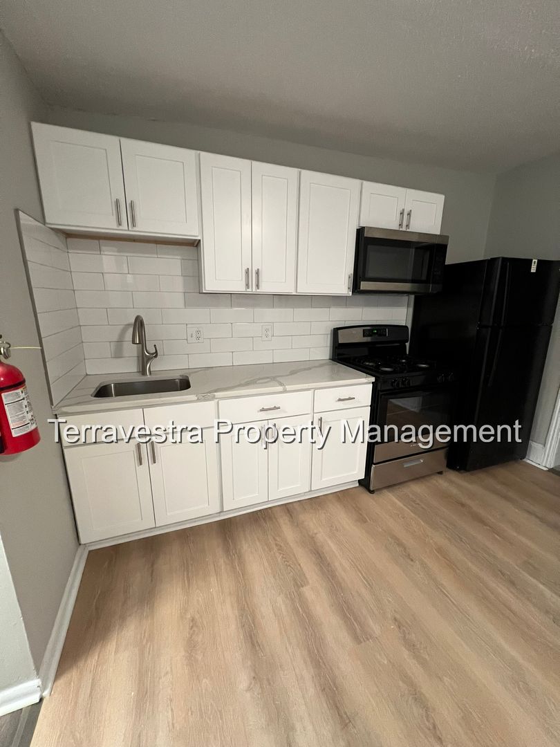 Gloucester City Apartment: 710 Hunter St