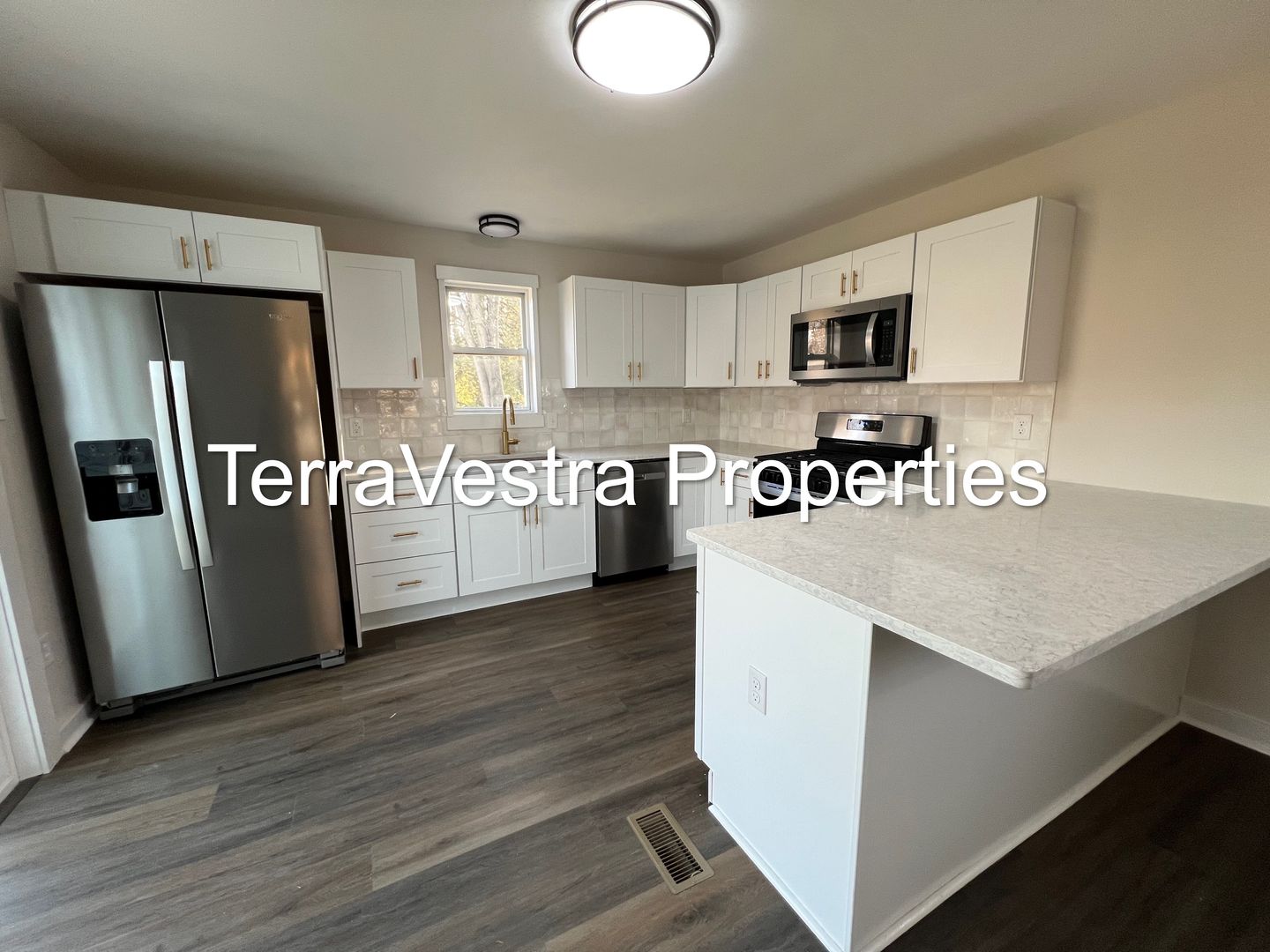 Clayton House: 100 Jerrys Ave