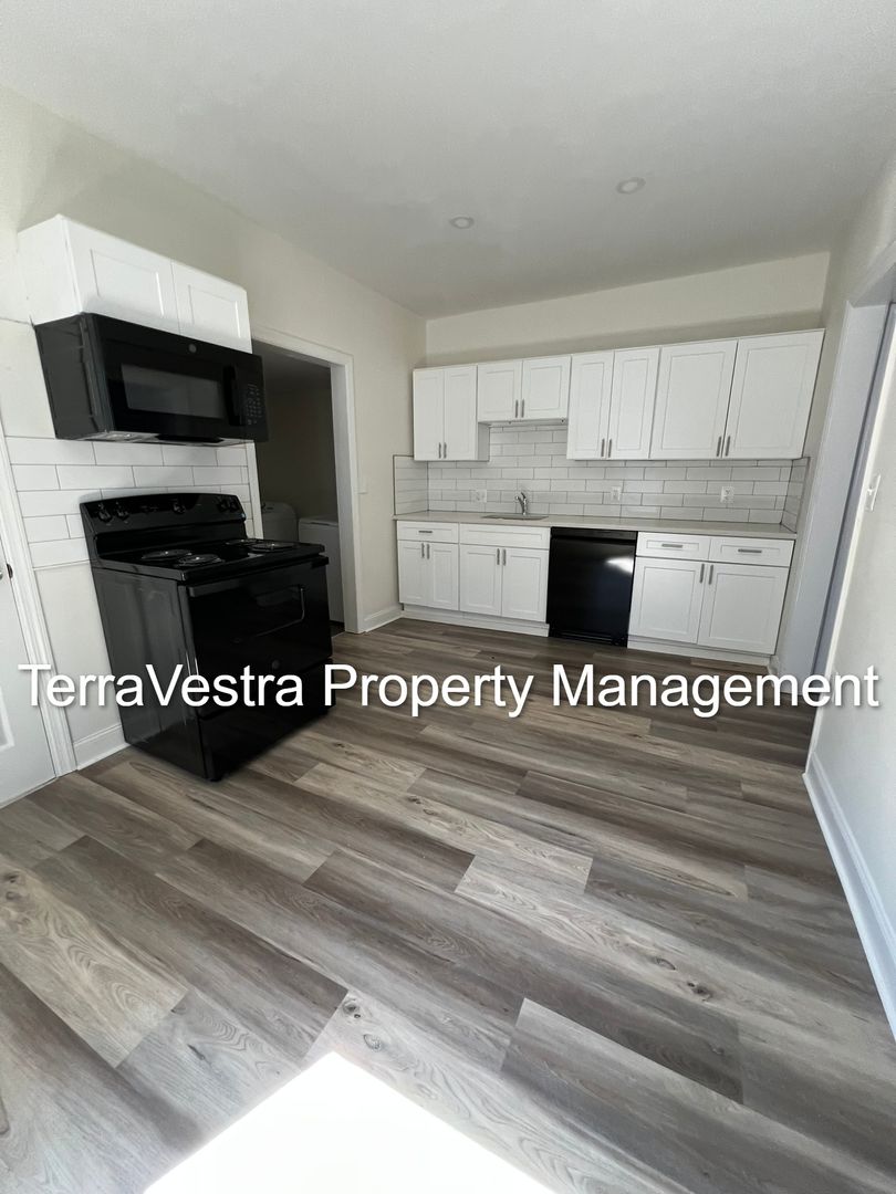 Millville Apartment: 326-328 S 4th St.