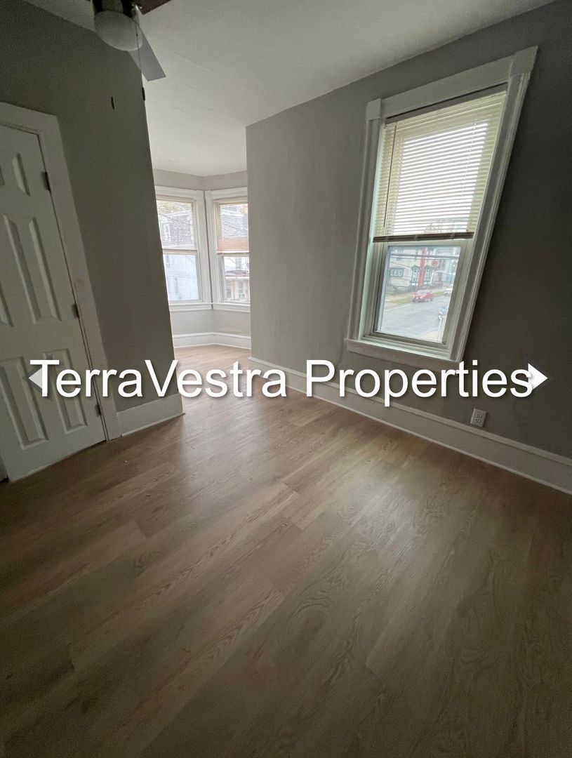 Gloucester City Apartment: 347 Bergen Street