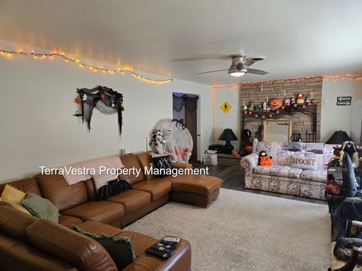 College rental 5 bedroom 4 bathroom Now showing for 2027-2028 school year – photo 1