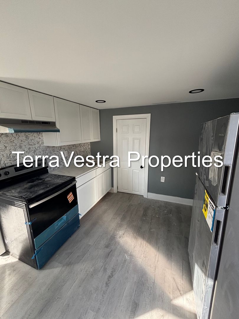 Bridgeton House: 279 N Laurel St