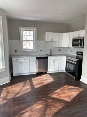 Two Story 3 Bed 1 Bath in Gloucester City! Eligible for $500 Security Deposit & Discounted Internet! – photo 1