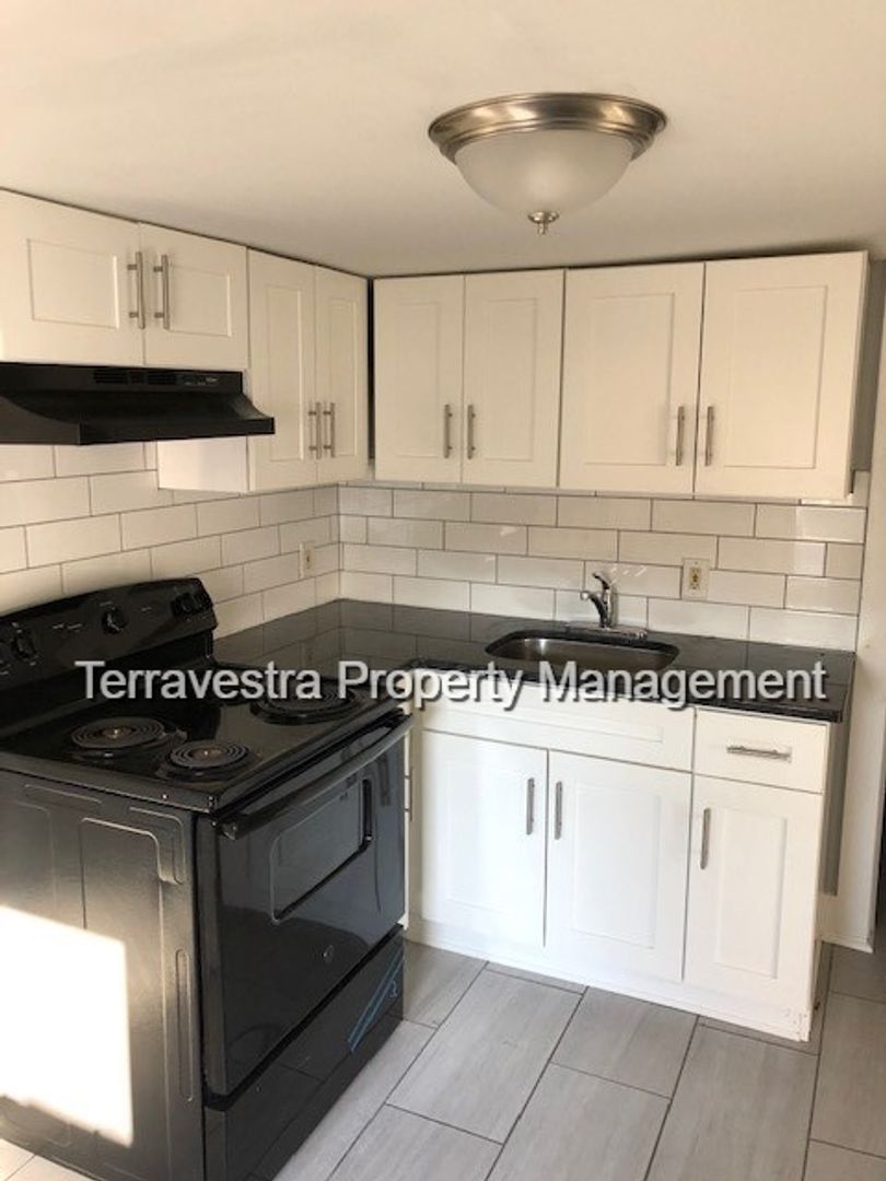 Millville Apartment: 208-210 E Oak St