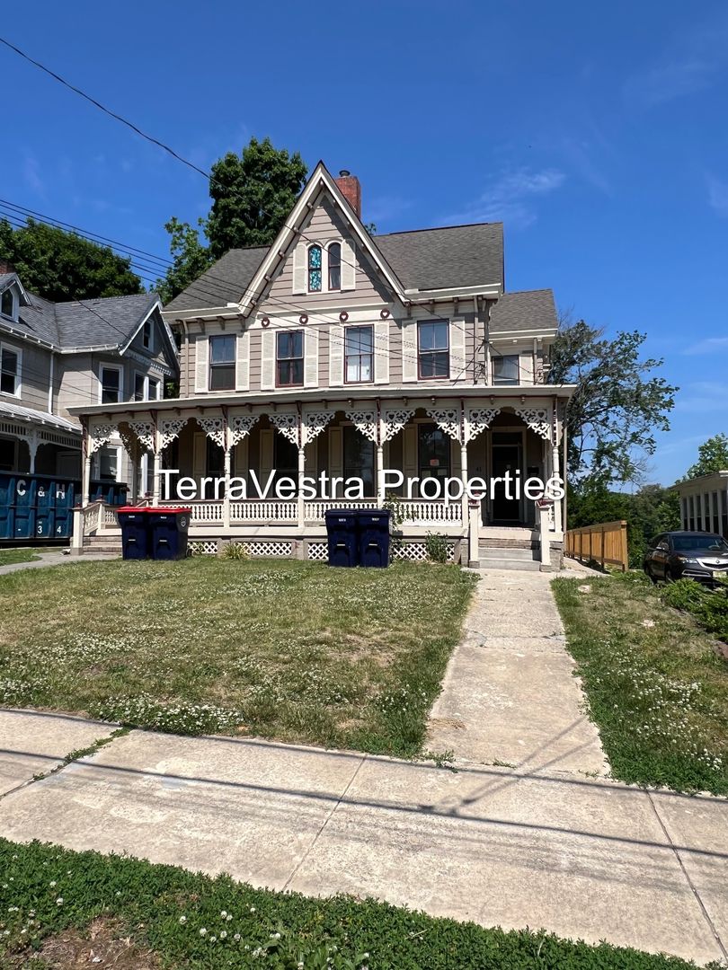 Bridgeton Apartment: 41-43 East Ave