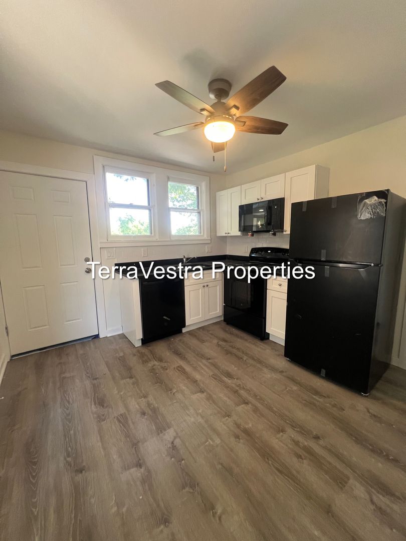 Bridgeton Apartment: 41-43 East Ave