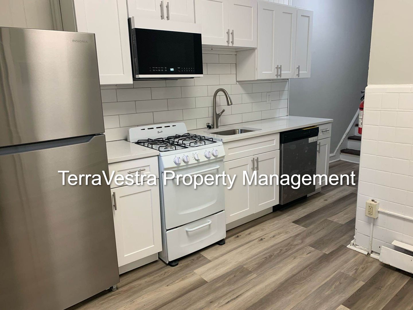 Woodlynne Apartment: 2011 Woodlynne Ave