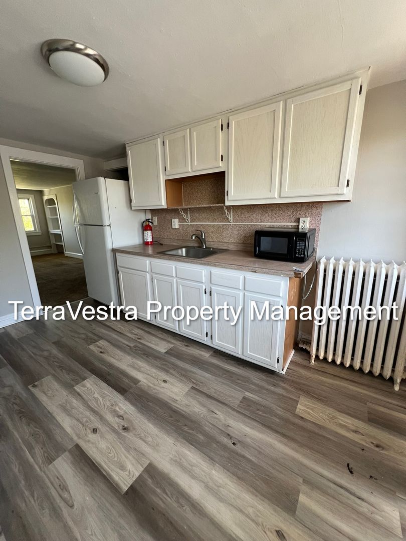Landisville Apartment: 407 Southwest Boulevard