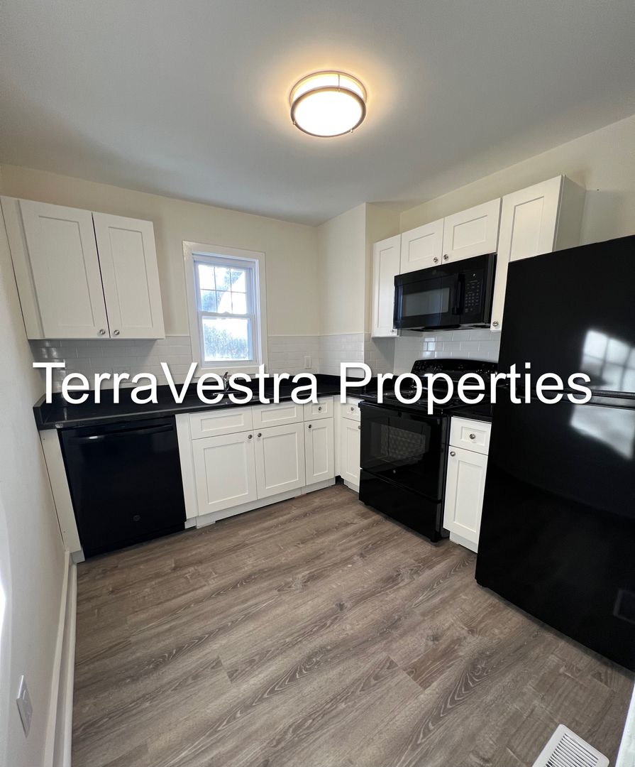 Bridgeton Apartment: 321-323 Atlantic Street