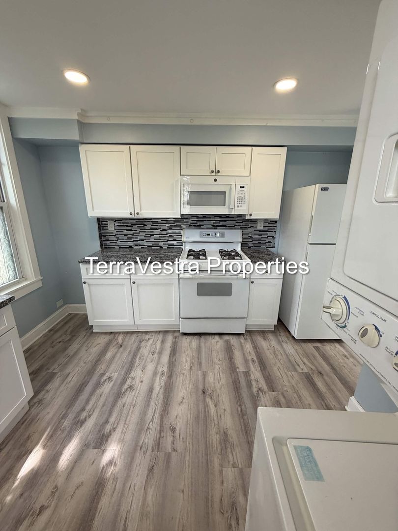 Wenonah Apartment: 5-7-9 W Mantua Ave