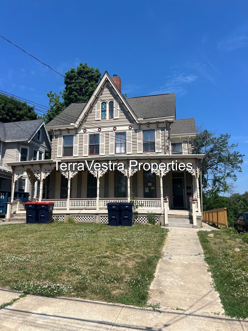 Bridgeton Apartment: 41-43 East Ave