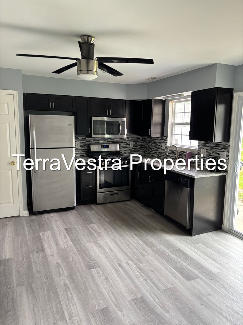 Pine Hill House: 3202 Tall Pines