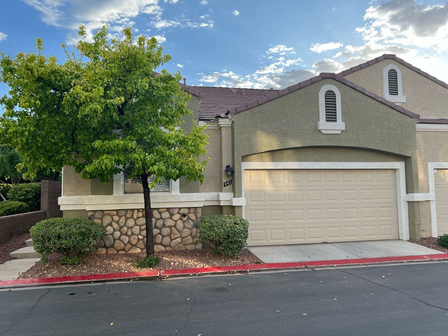 Las Vegas Townhome: 943 Coatbridge St.