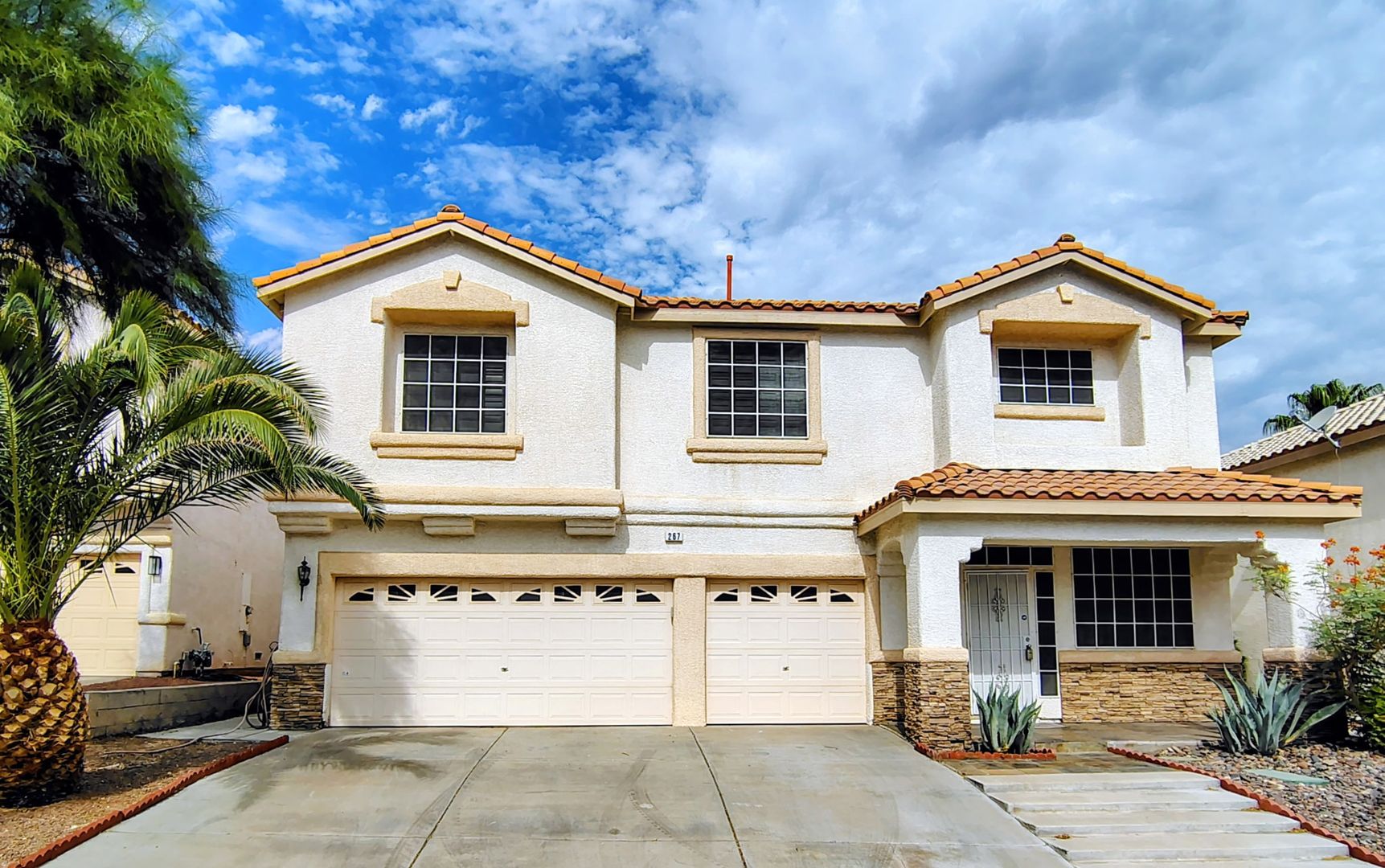 Henderson House: 267 Daisy Gold Ct