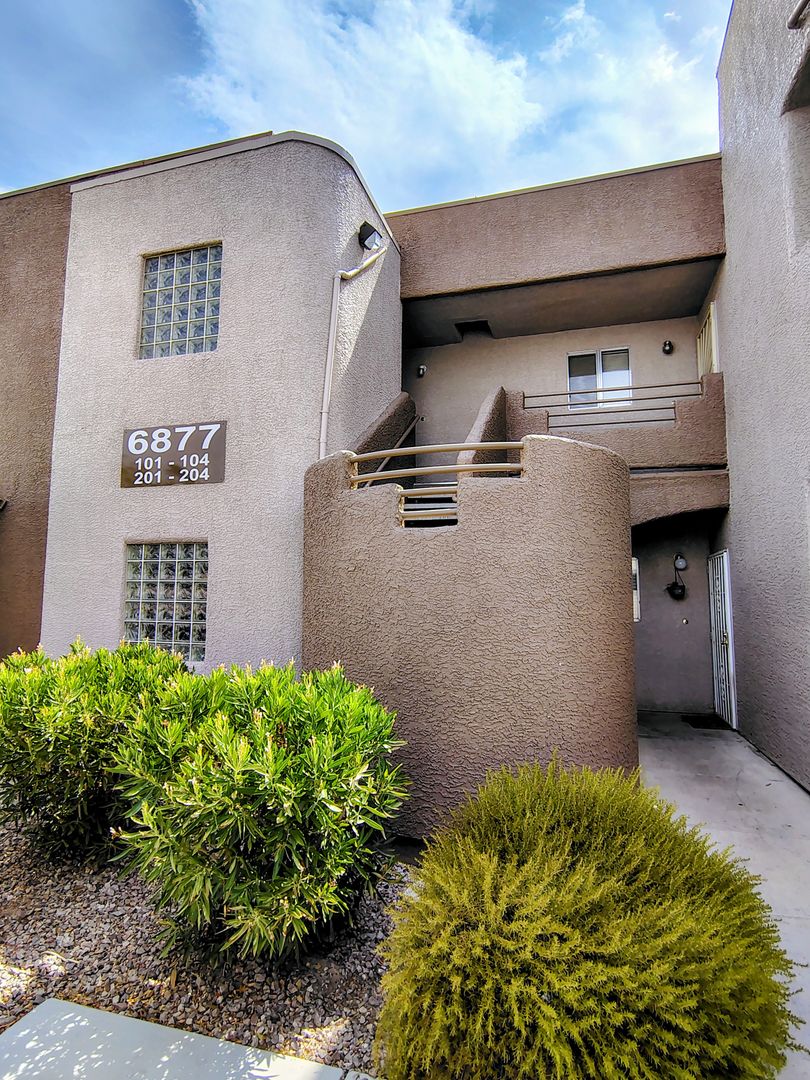 Las Vegas House: 6877 Tamarus St. #201