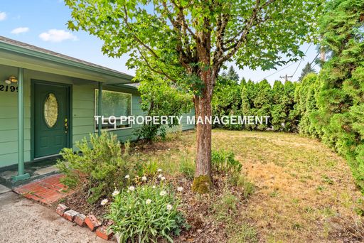 3bd/1bath duplex off Barger available now – photo 1