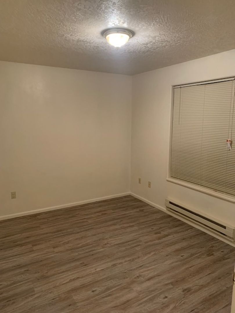 Cottage Grove House: 705 Benjamin Ave