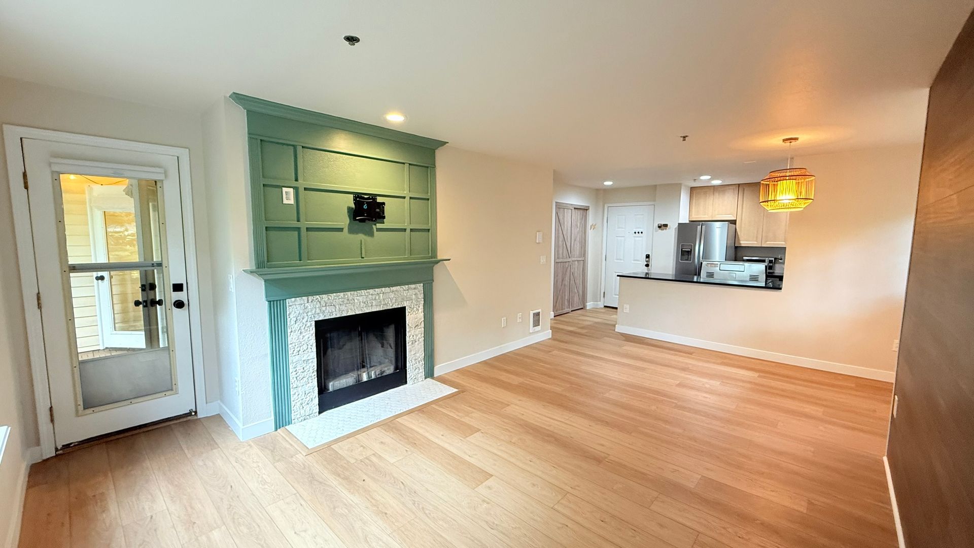 Bellevue Apartment: 2500 118th Ave SE