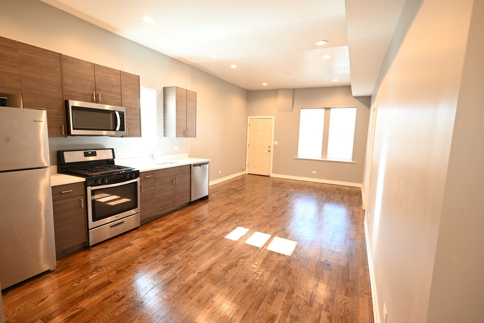 Chicago Apartment: 2750 West Cermak Road