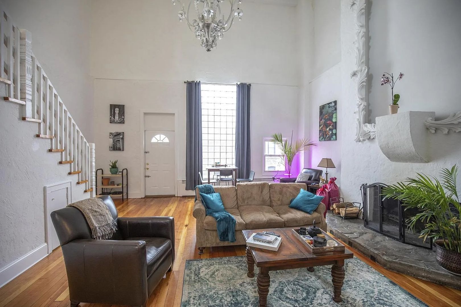 Chicago Apartment: 2052 North Halsted Street