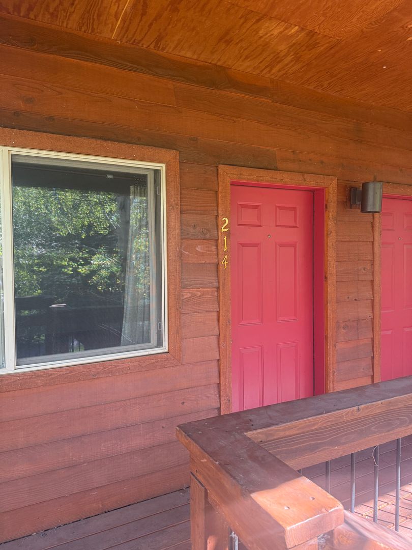 Victor House: 220 Homestead Road #214