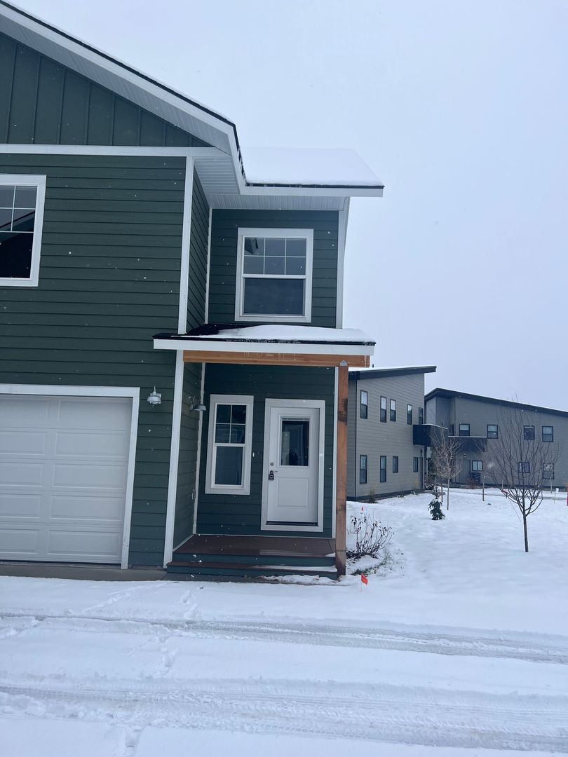 Victor House: 34 Alpine Trail Unit B