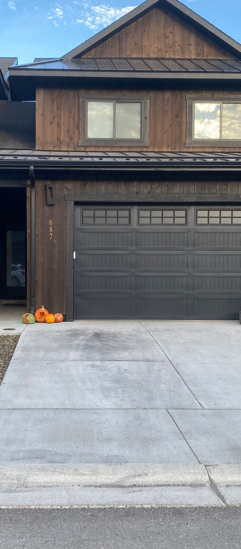 Driggs House: 687 Stone Peak Loop