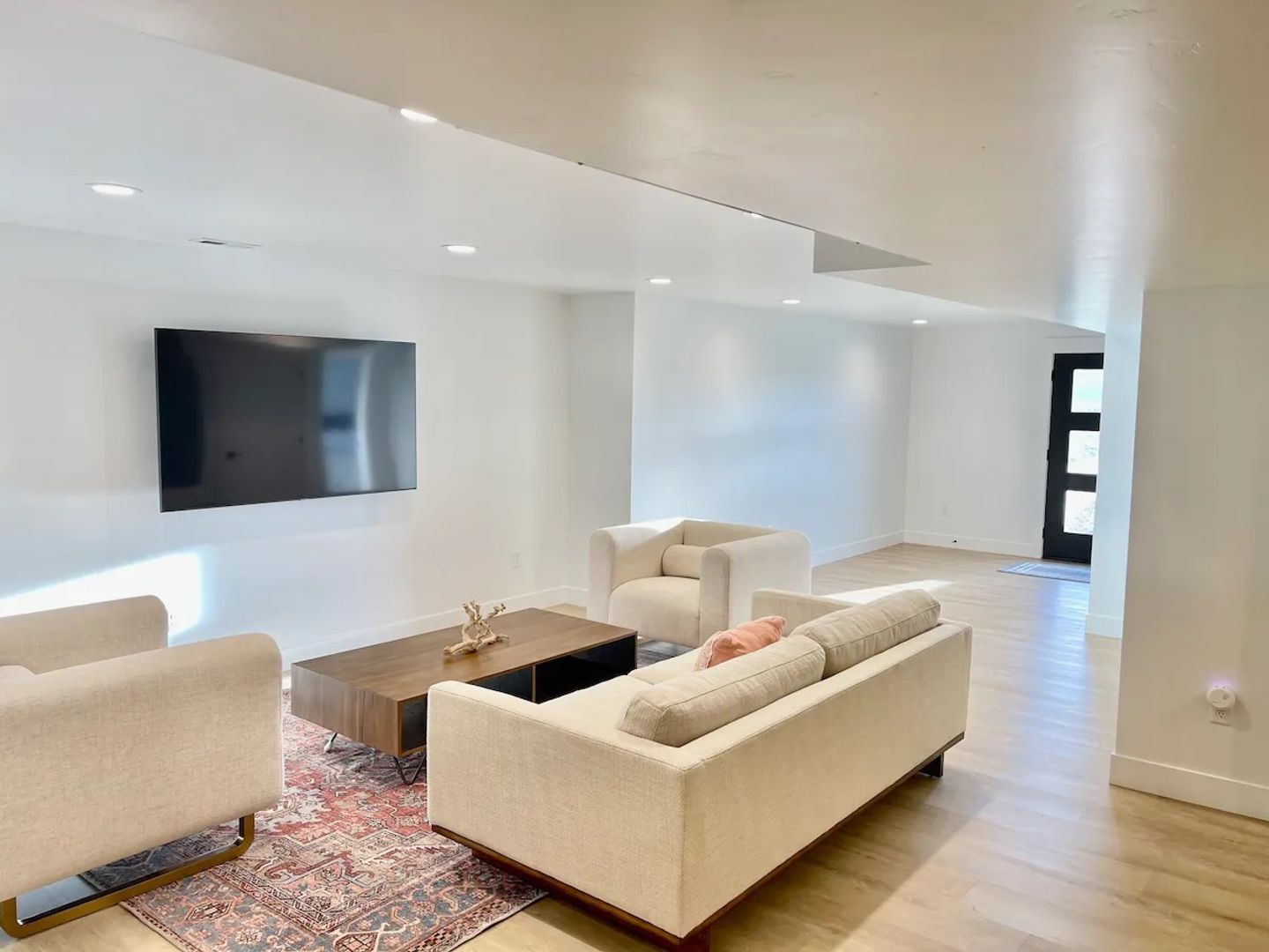 Victor Apartment: 3837 E Sweet Home Dr