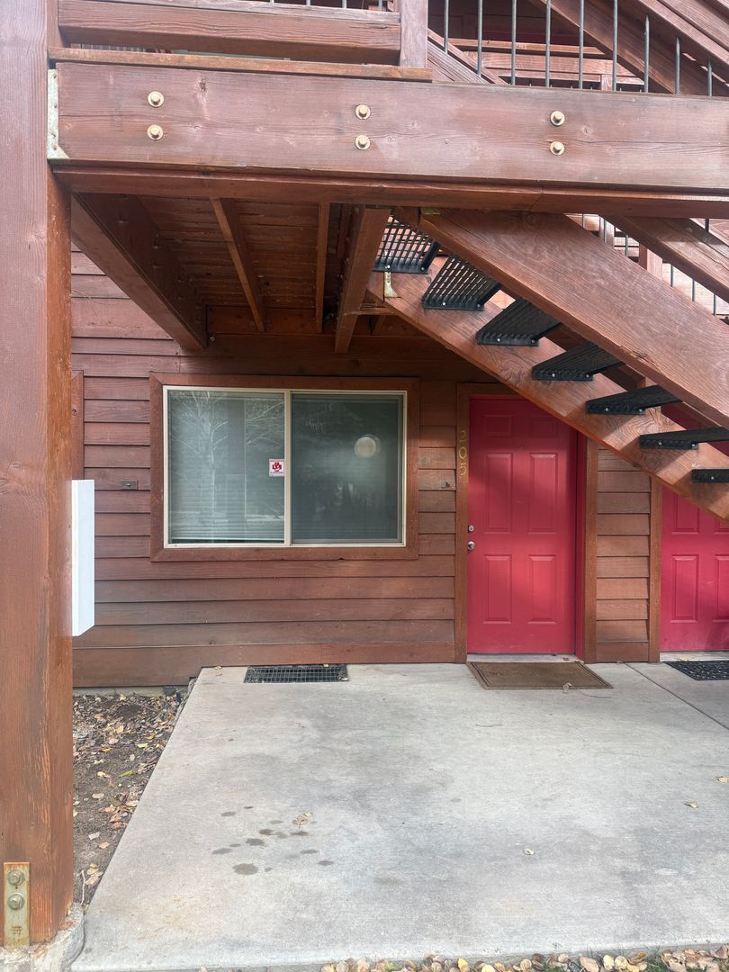 Victor House: 220 Homestead Rd #205