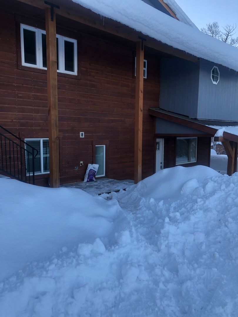 Victor House: 9394 S. HWY 31 Basement Apartment