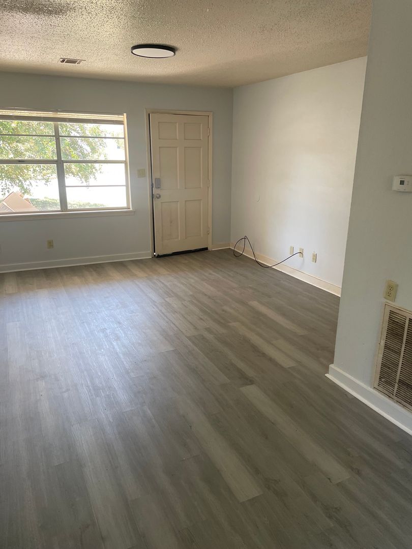 Monroeville Apartment: 530 Cecil Ln