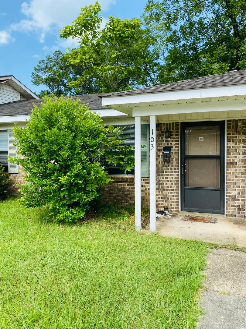 Monroeville Apartment: 292 W. Claiborne Street