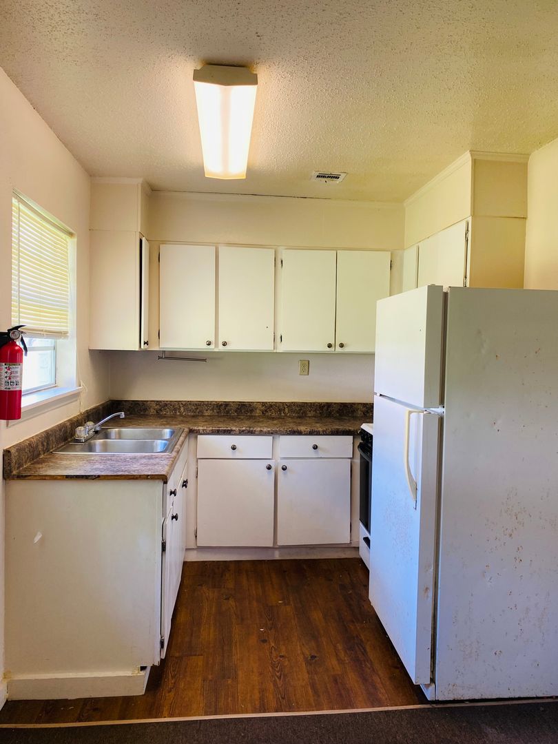 Monroeville Apartment: 530 Cecil Ln