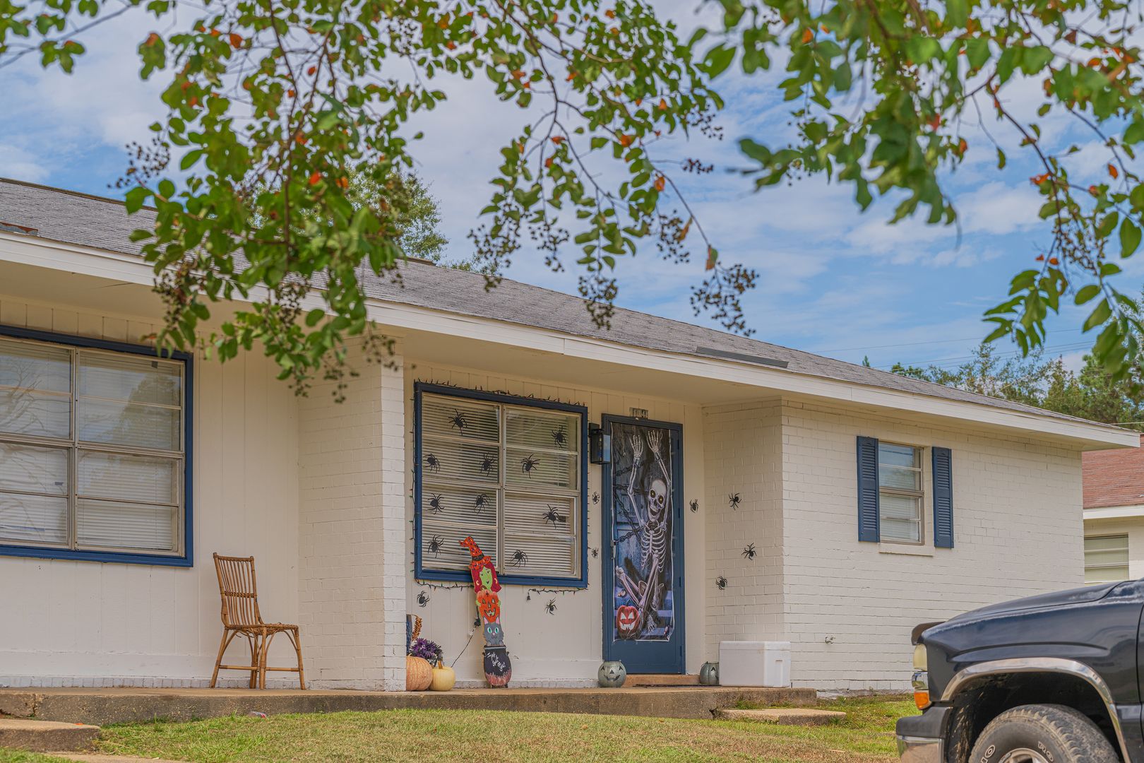 Monroeville Apartment: 530 Cecil Ln