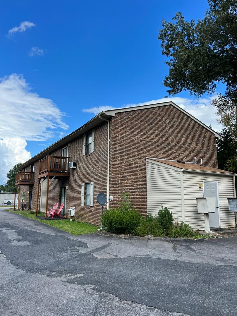 Rogersville Apartment: 499 North Hawkins Street