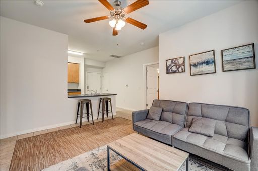 Texan Pearl 2 Bed 2 Bath w/Juliet Balcony - Pricing for FULL Apartment + ****ONE MONTH FREE RENT**** – photo 1