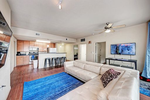 6x3 w/$6,000 Rent Credit! AMAZING DEAL!***EFFECTIVE RENT $2995/MO**** – photo 1
