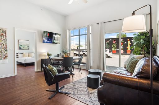 4x2 w/$6,000 Rent Credit! – photo 1