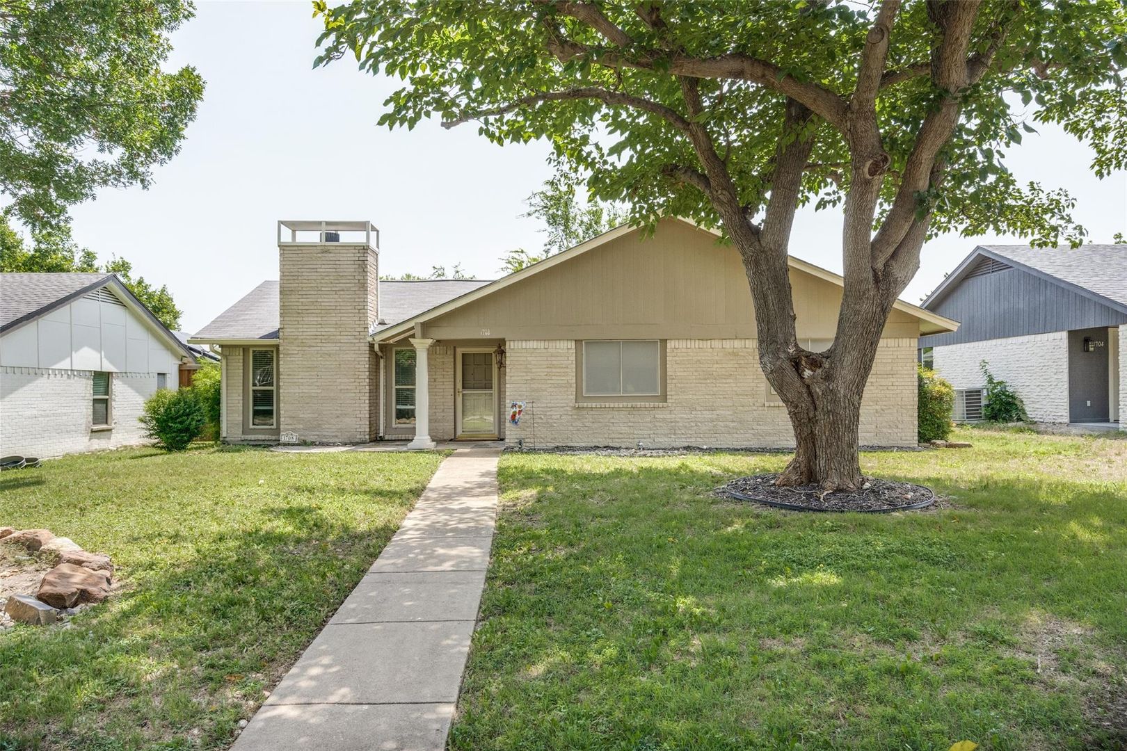 Plano House: 1708 Hendrick Dr