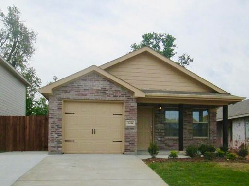 Cozy 3-Bedroom Home Near Naval Air Station – photo 1