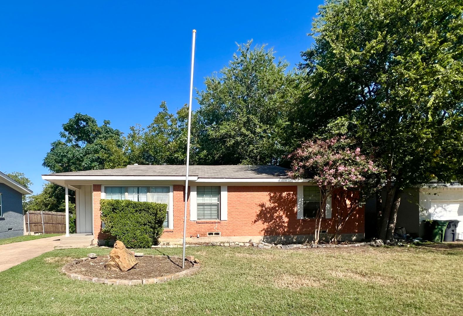 Arlington House: 1607 Herschel St