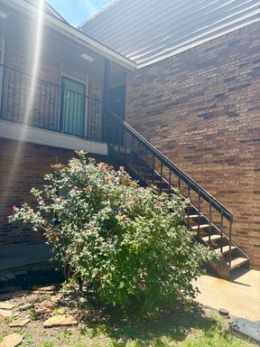Move-In Ready Condo with Pool, Fireplace in Prime Richardson ISD Location – photo 1