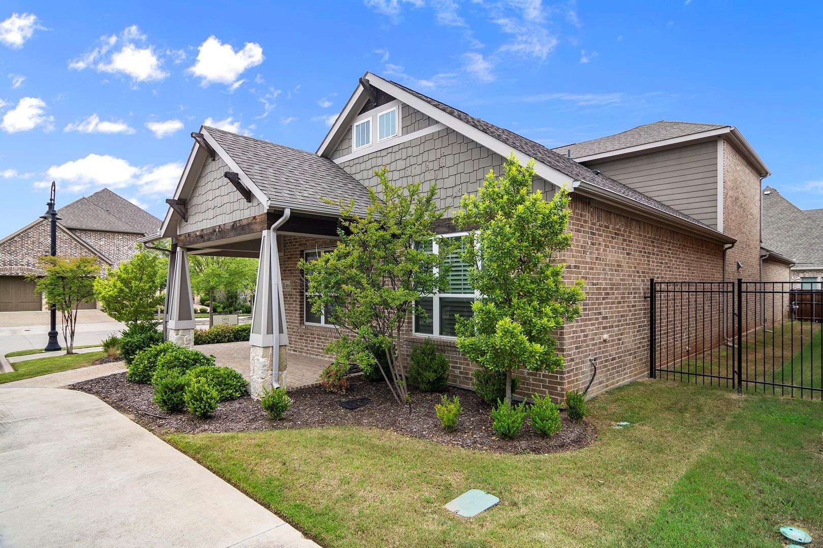 Arlington House: 4016 Red Lynx Ln.